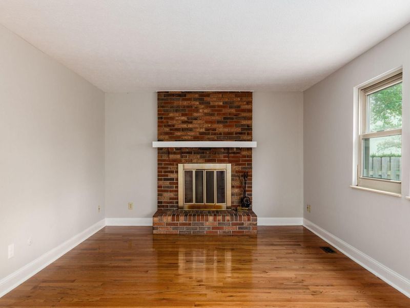 2133 Meadow Hills Court, Columbus, OH 43228 Photo 18