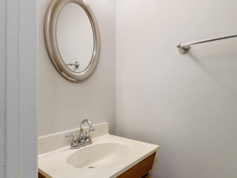 2133 Meadow Hills Court, Columbus, OH 43228 Photo 21