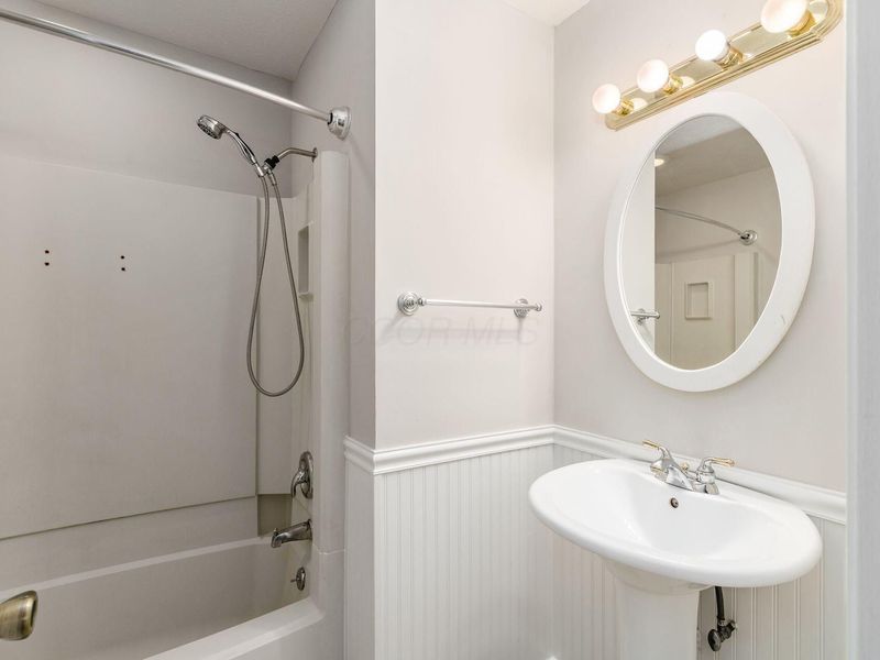 2133 Meadow Hills Court, Columbus, OH 43228 Photo 24