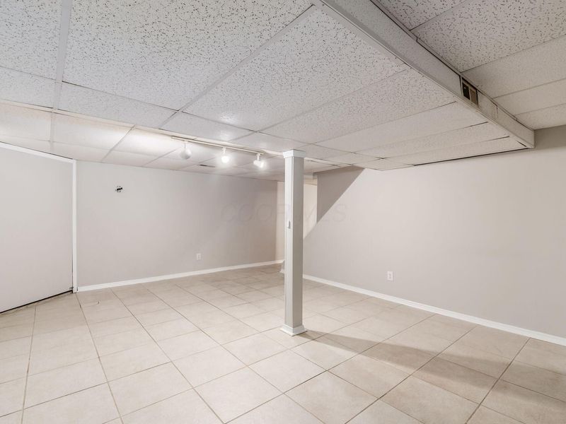 2133 Meadow Hills Court, Columbus, OH 43228 Photo 37