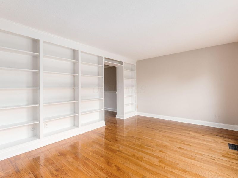 2133 Meadow Hills Court, Columbus, OH 43228 Photo 6