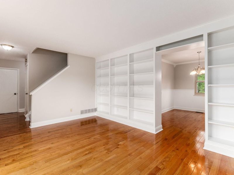 2133 Meadow Hills Court, Columbus, OH 43228 Photo 7