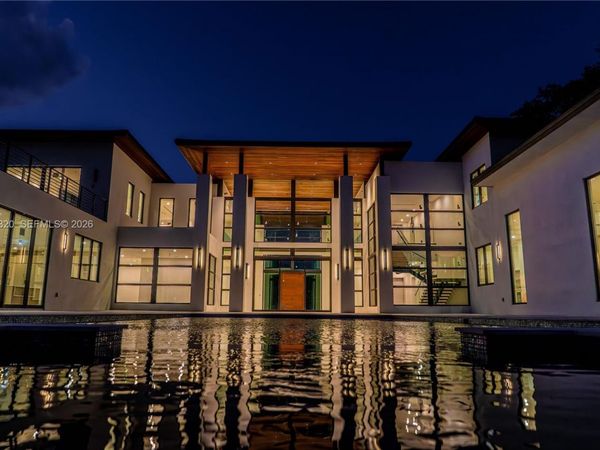 6290 Chapman Field Dr, Pinecrest, FL 33156