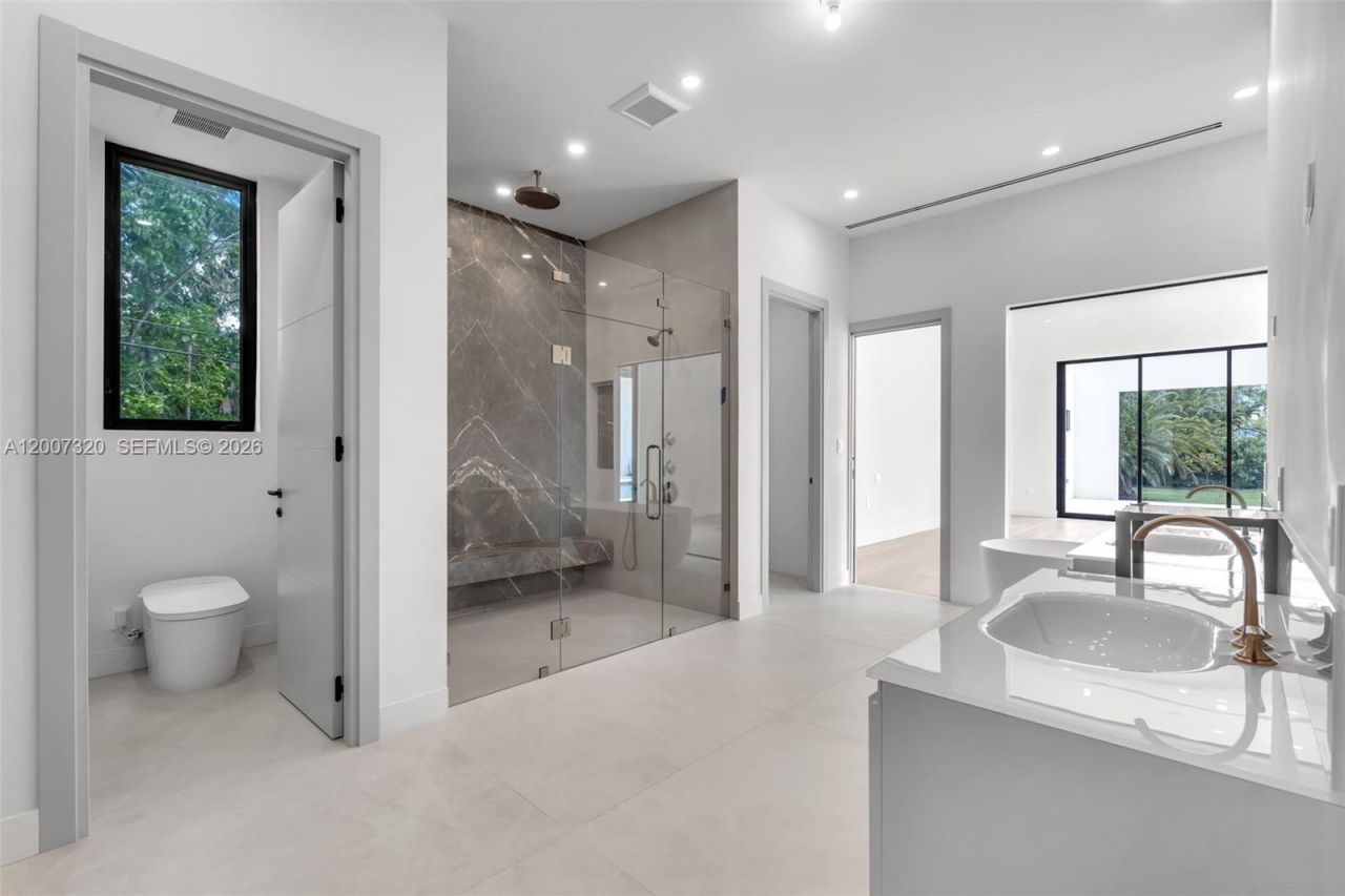 6290 Chapman Field Dr, Pinecrest, FL 33156 Photo