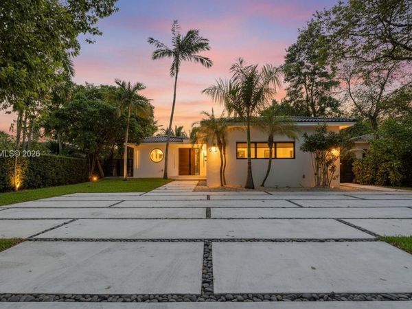 550 S Shore Dr , Miami Beach, FL 33141