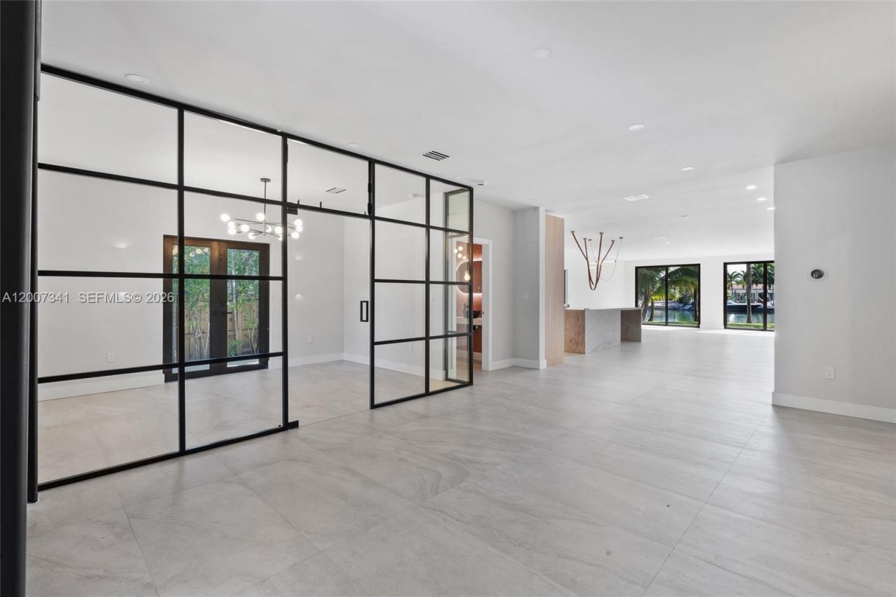 550 S Shore Dr , Miami Beach, FL 33141 Photo