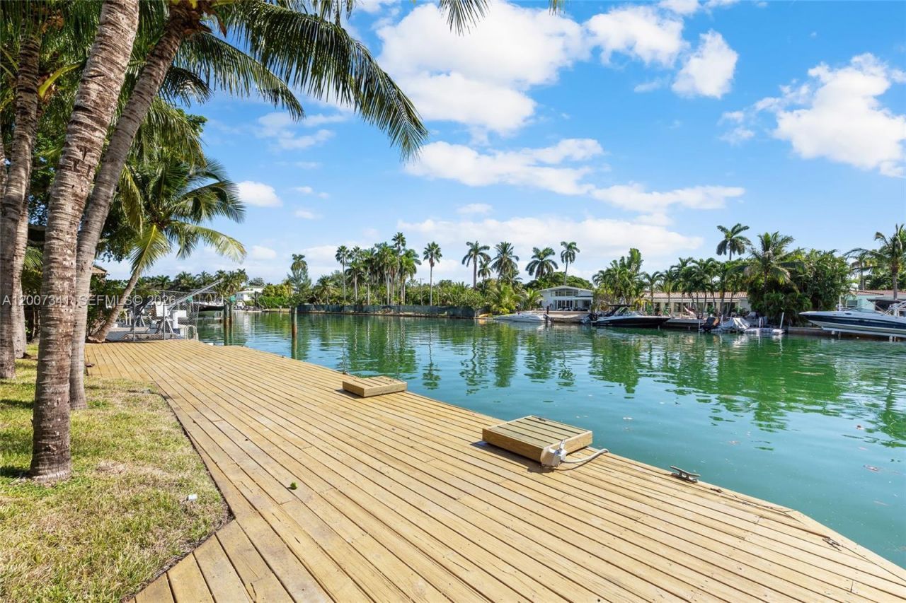 550 S Shore Dr , Miami Beach, FL 33141 Photo