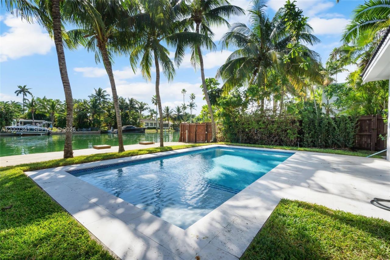 550 S Shore Dr , Miami Beach, FL 33141 Photo
