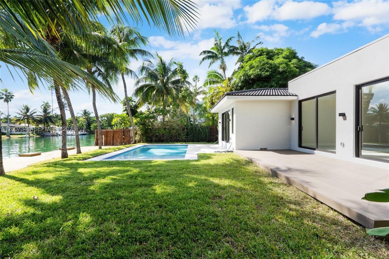550 S Shore Dr , Miami Beach, FL 33141 Photo