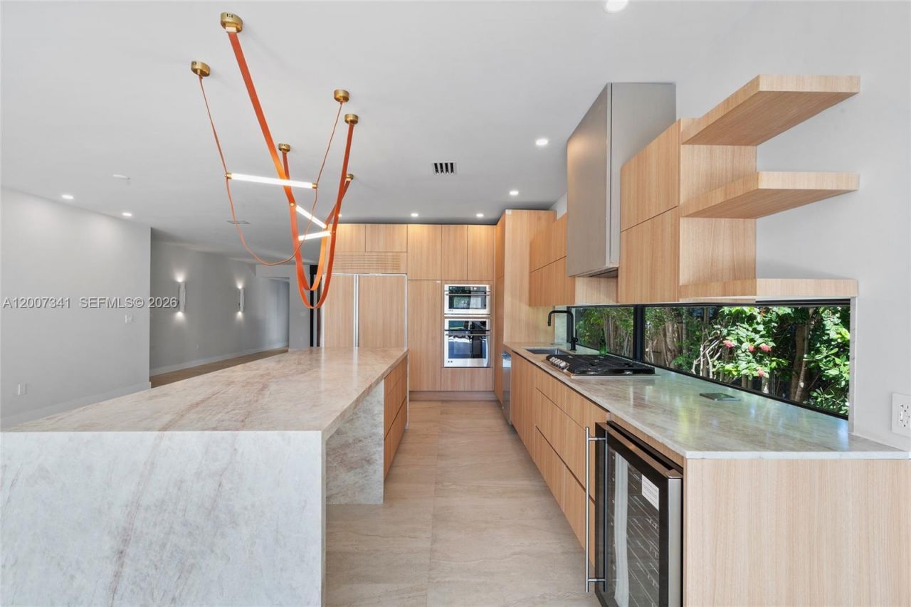 550 S Shore Dr , Miami Beach, FL 33141 Photo