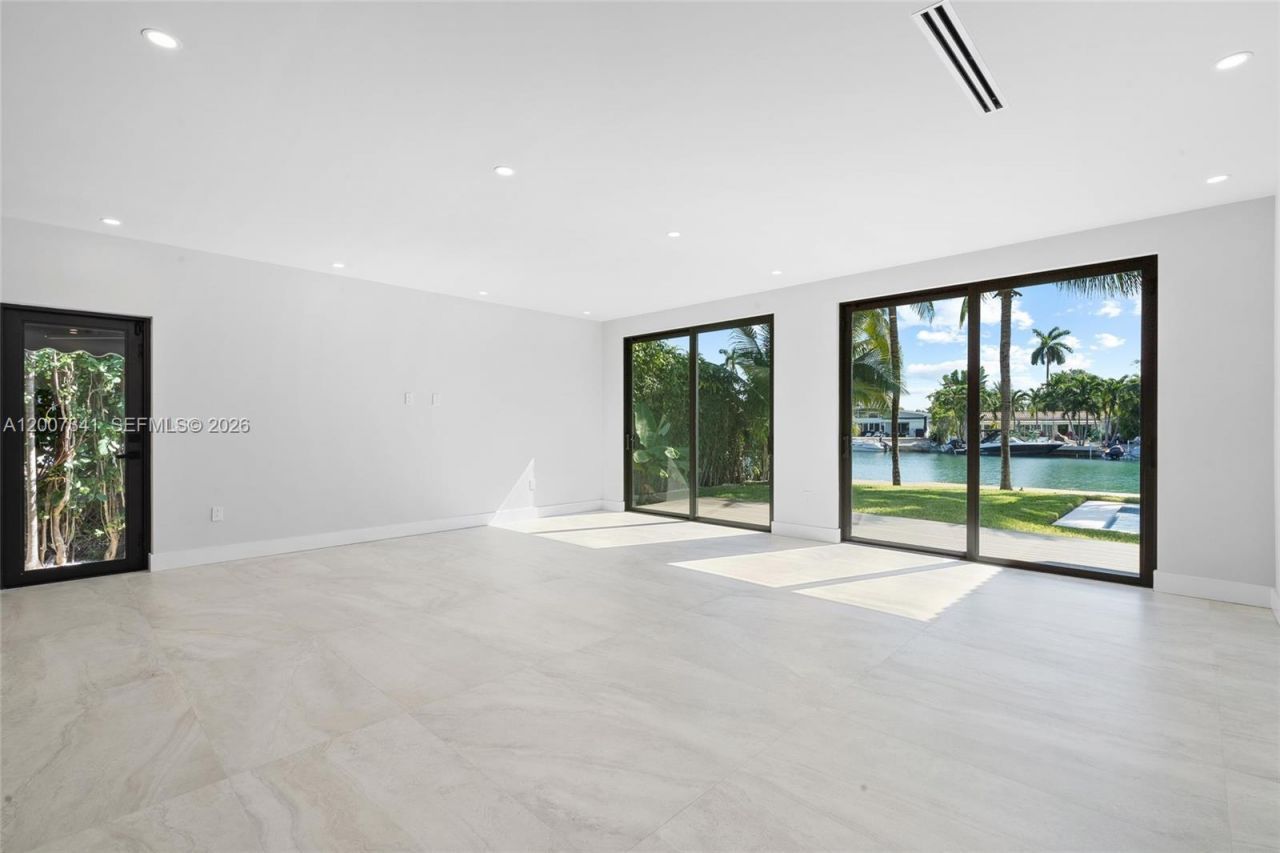 550 S Shore Dr , Miami Beach, FL 33141 Photo