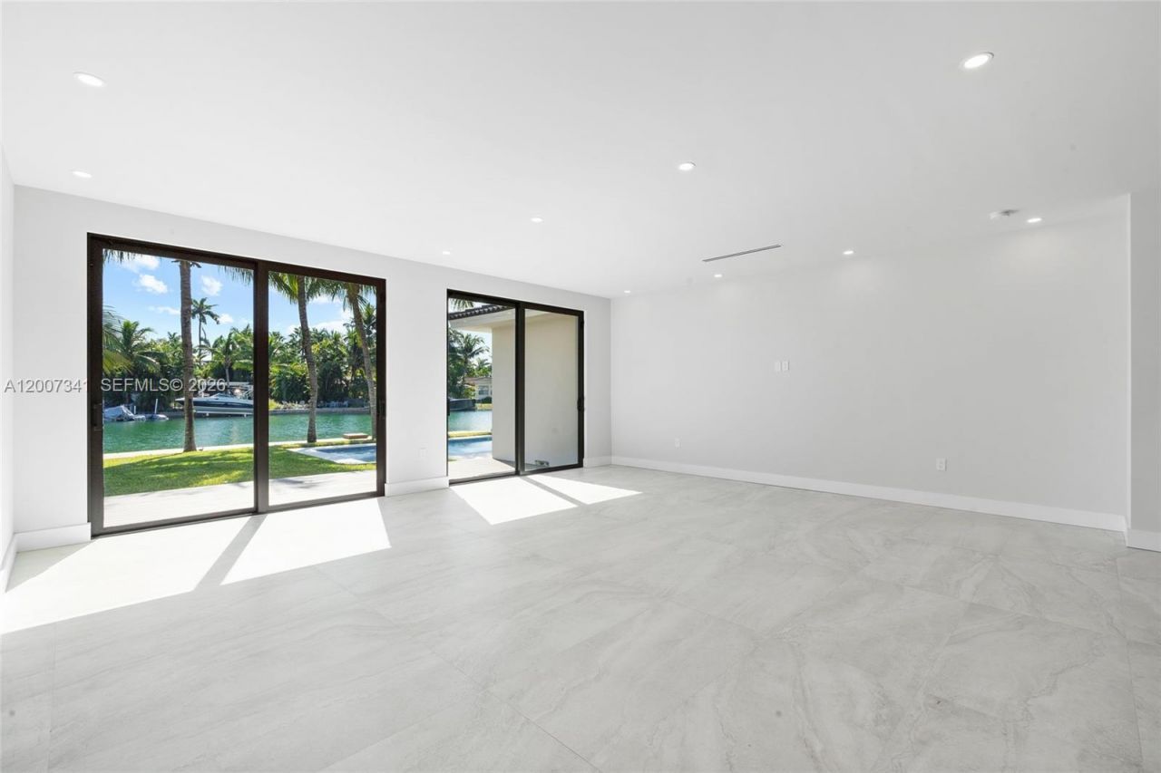 550 S Shore Dr , Miami Beach, FL 33141 Photo