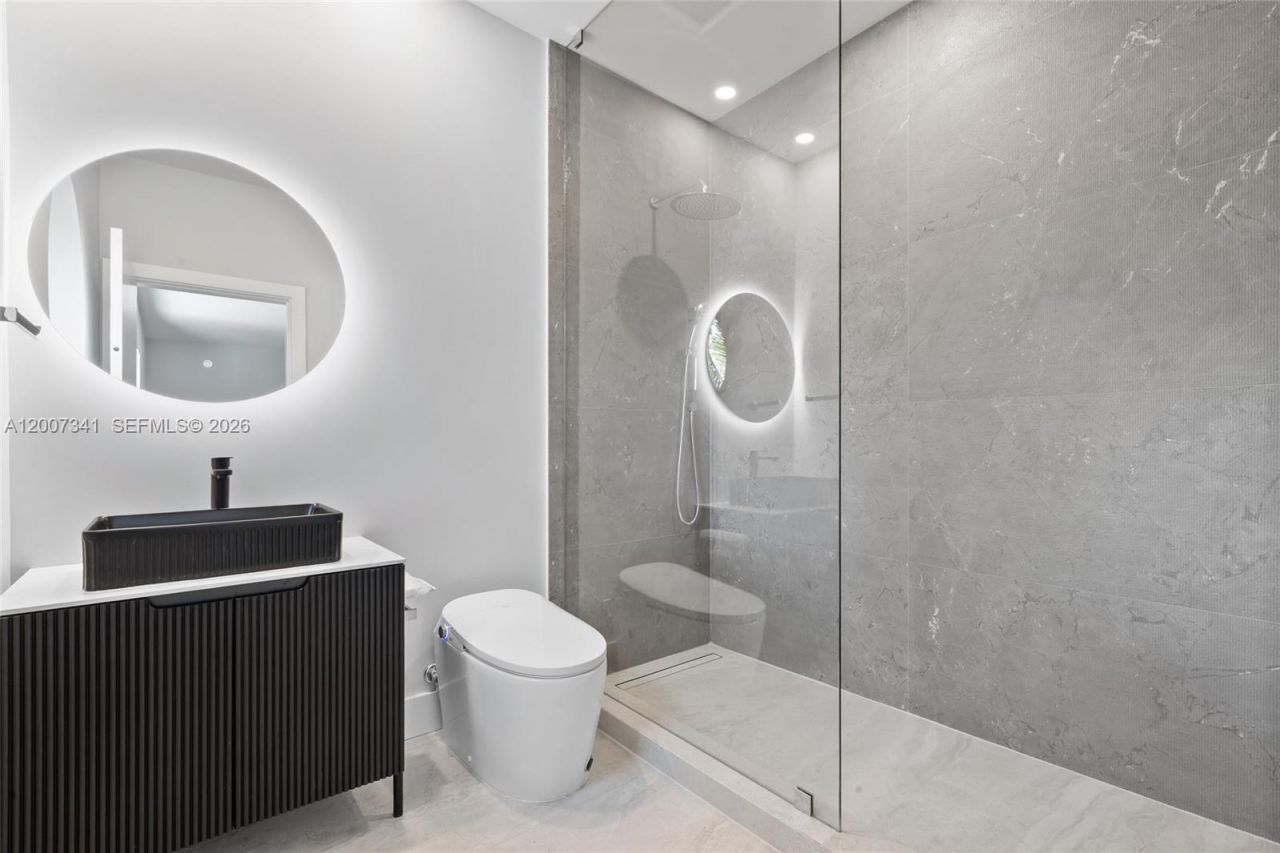550 S Shore Dr , Miami Beach, FL 33141 Photo