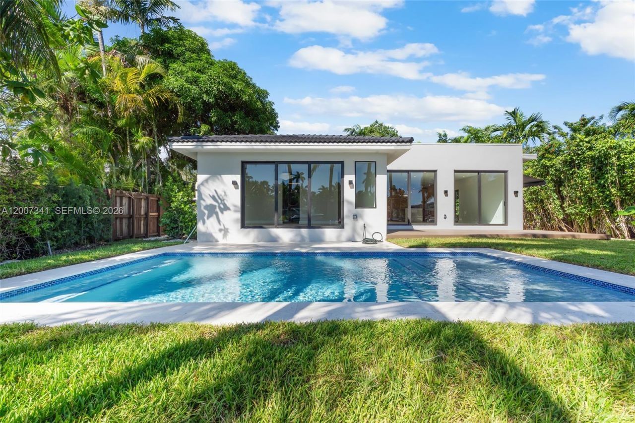 550 S Shore Dr , Miami Beach, FL 33141 Photo
