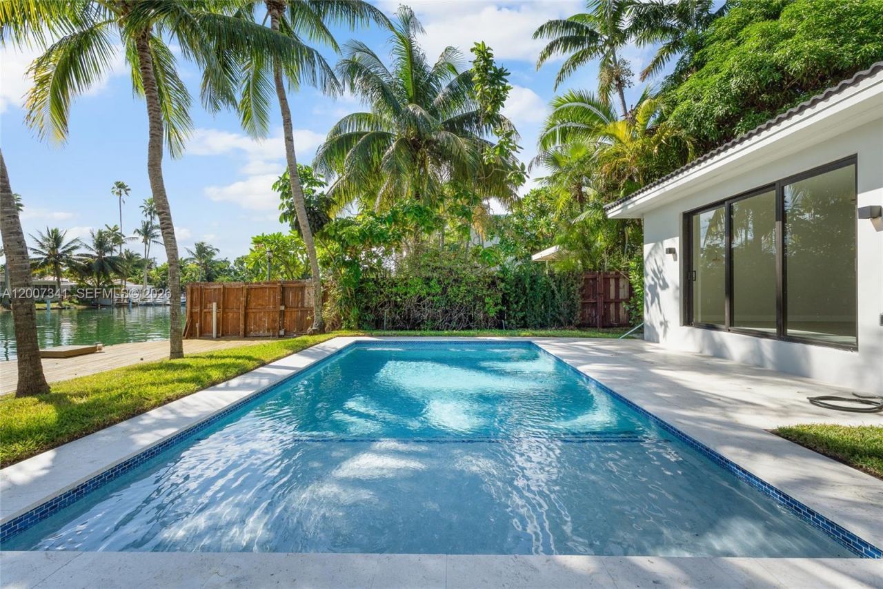 550 S Shore Dr , Miami Beach, FL 33141 Photo