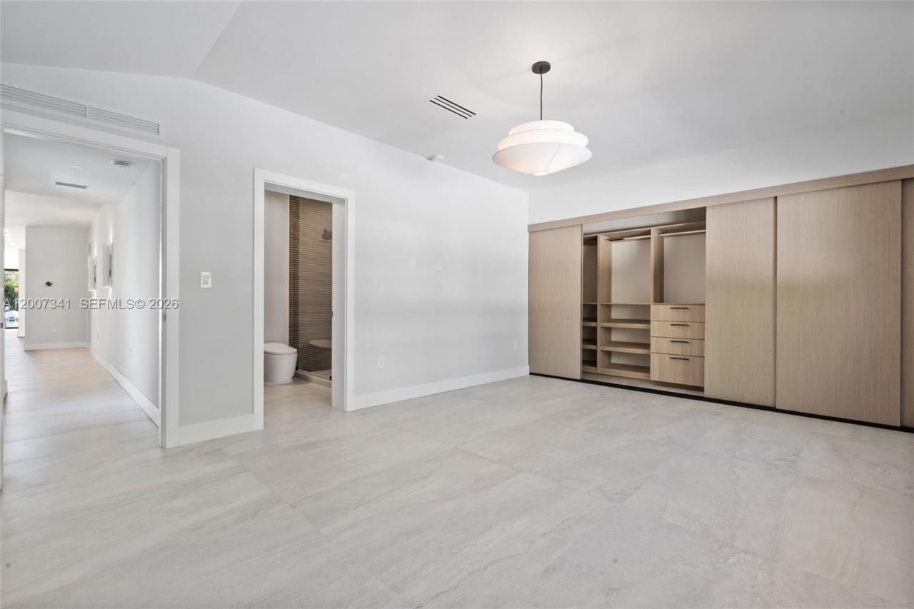 550 S Shore Dr , Miami Beach, FL 33141 Photo
