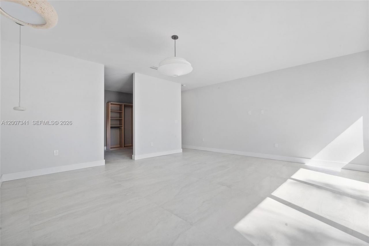 550 S Shore Dr , Miami Beach, FL 33141 Photo