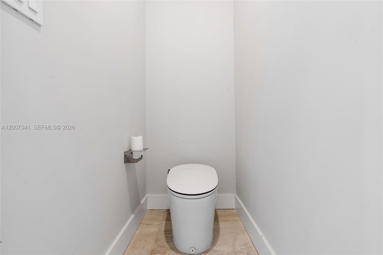 550 S Shore Dr , Miami Beach, FL 33141 Photo