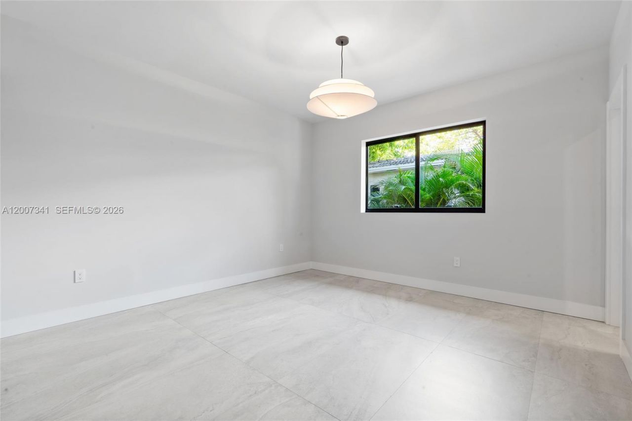 550 S Shore Dr , Miami Beach, FL 33141 Photo