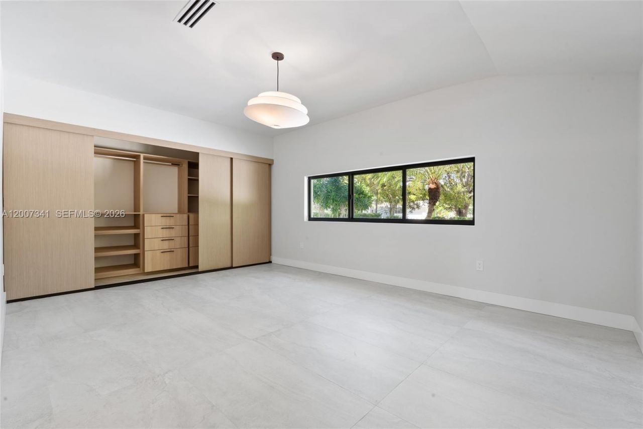 550 S Shore Dr , Miami Beach, FL 33141 Photo