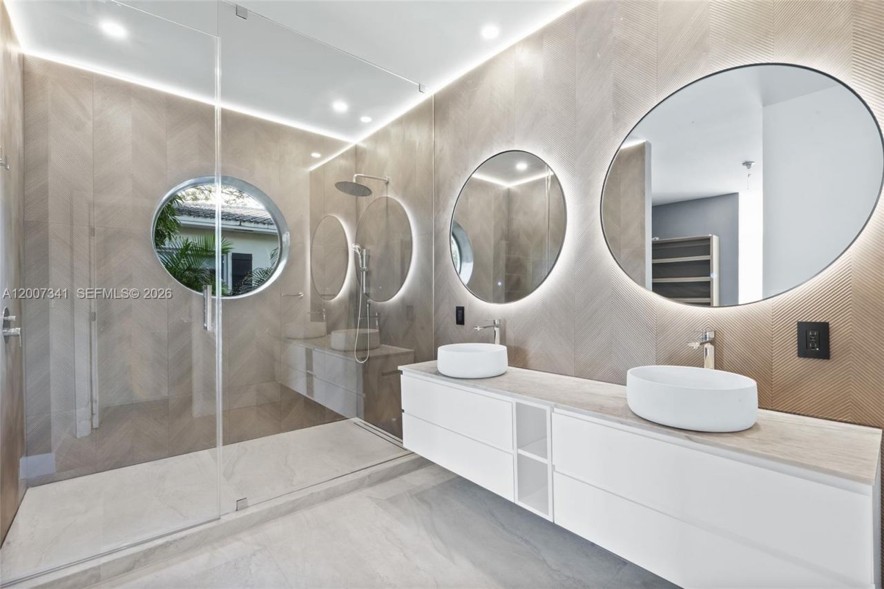 550 S Shore Dr , Miami Beach, FL 33141 Photo