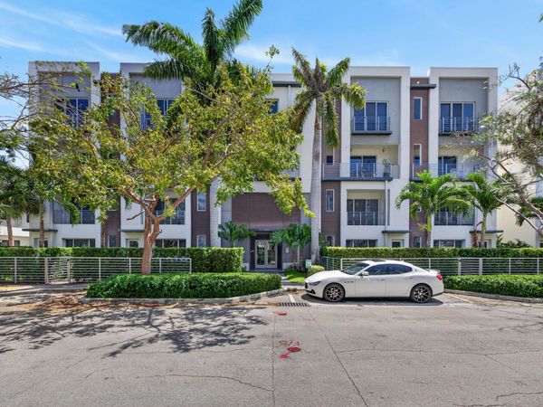 1044 NE 18th Avenue, Unit 203, Fort Lauderdale, FL 33304