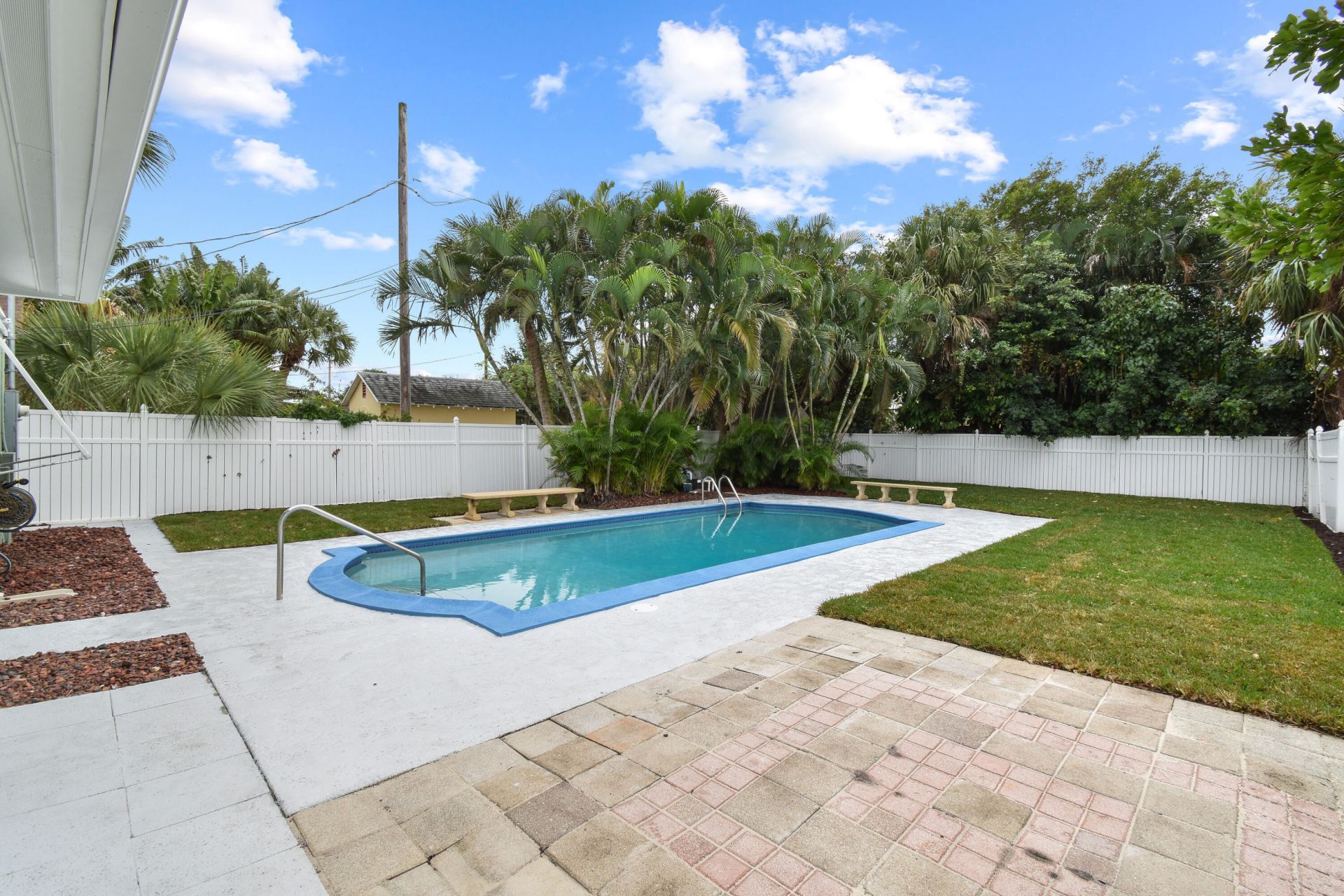 214 Seville Road, West Palm Beach, FL 33405 Photo