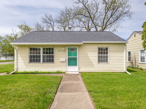 2330 39th Street , Rock Island, IL 61201