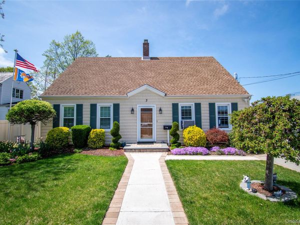 3 Park Avenue , Baldwin, NY 11510