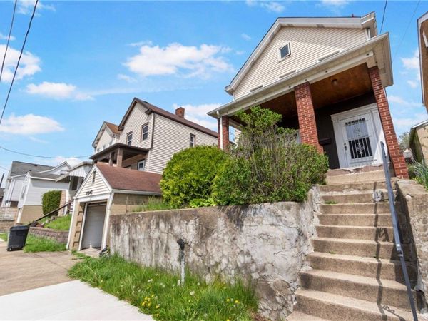 722 9th St , Pitcairn, PA 15140