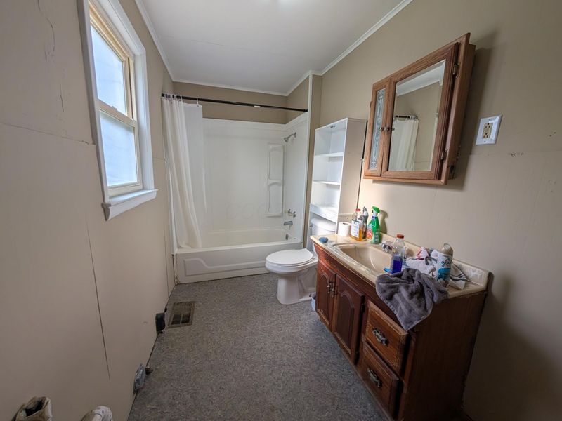 9 Madison Street , Glouster, OH 45732 Photo 7