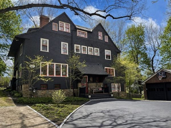 70 Curve St, Wellesley, MA 02482