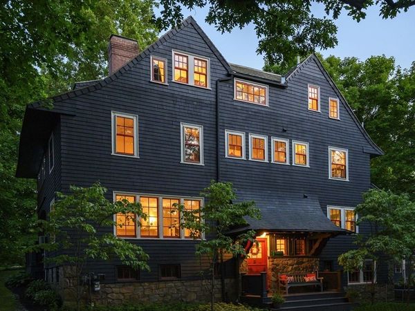 70 Curve St, Wellesley, MA 02482