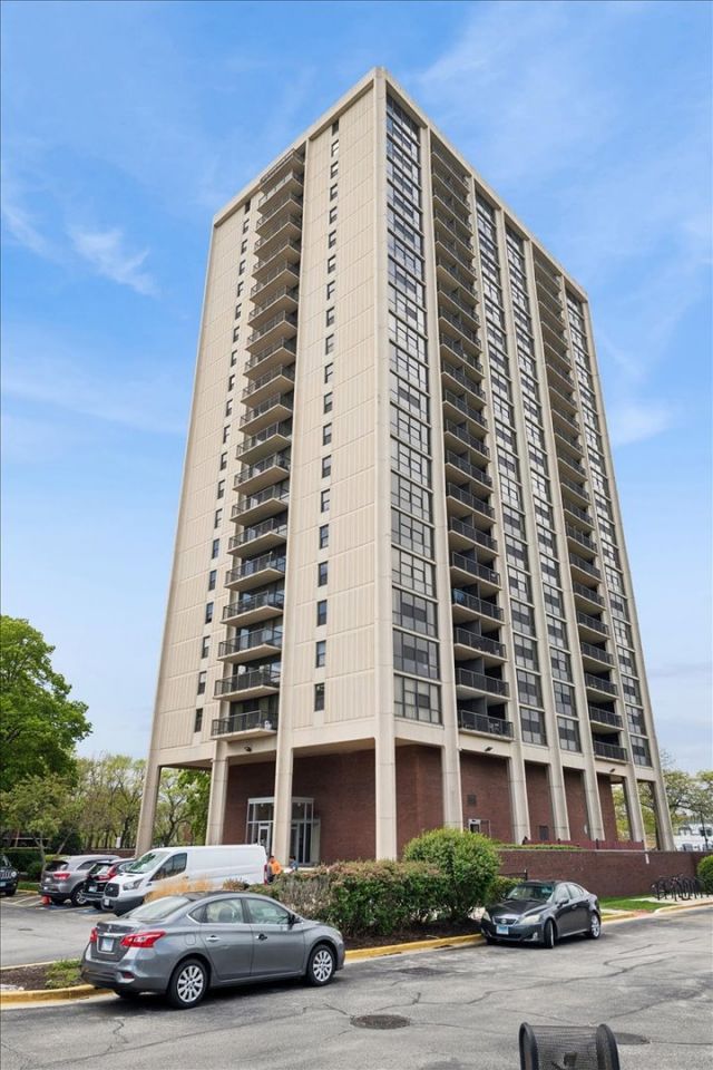 2901 S Michigan Avenue, Unit 1010, Chicago, IL 60616 Main Photo