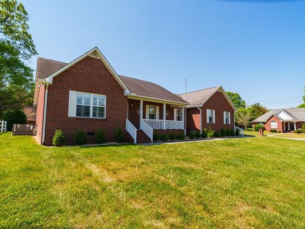 372 Brookside Dr., Algood, TN 38506