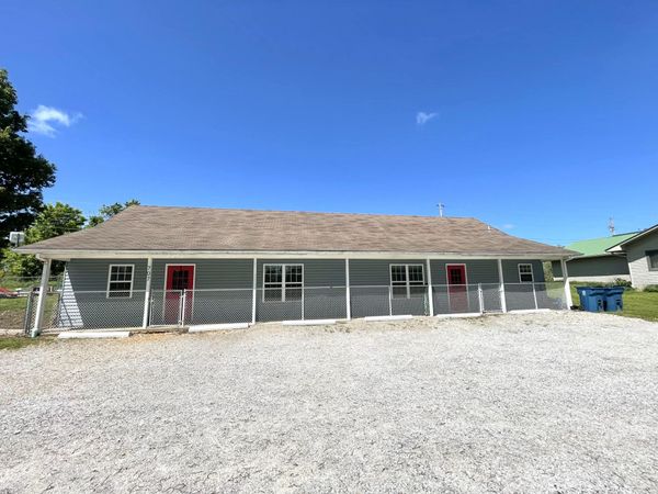 707 S Hemphill Street, Crane, MO 65633