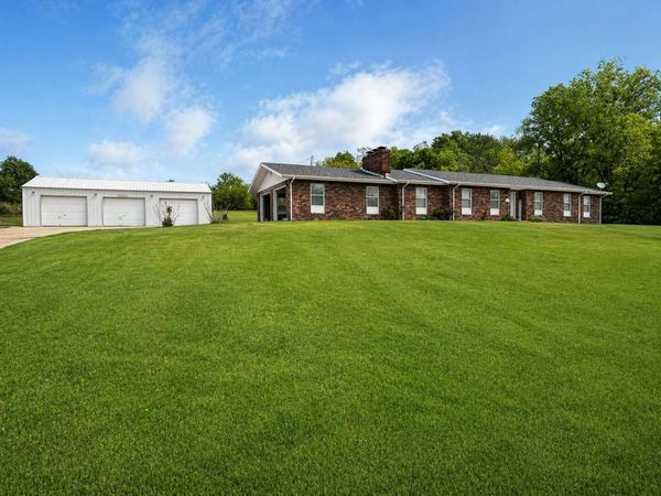 1206 Elm Avenue , Ava, MO 65608