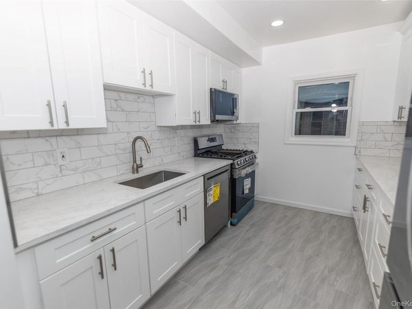 27 Park Place , Unit 2, Lynbrook, NY 11563