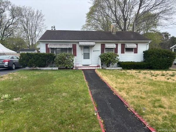 17 Brown Street , Riverhead, NY 11901