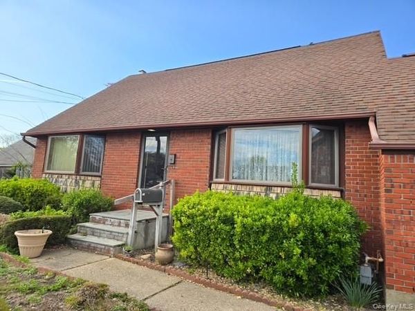 9 Goshen Street, Deer Park, NY 11729
