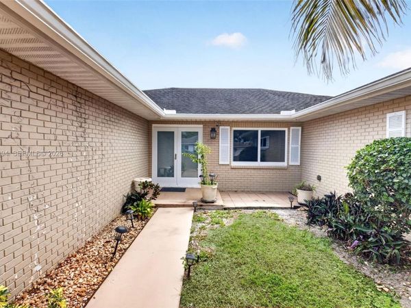 10982 S Greentrail Dr S, Boynton Beach, FL 33436