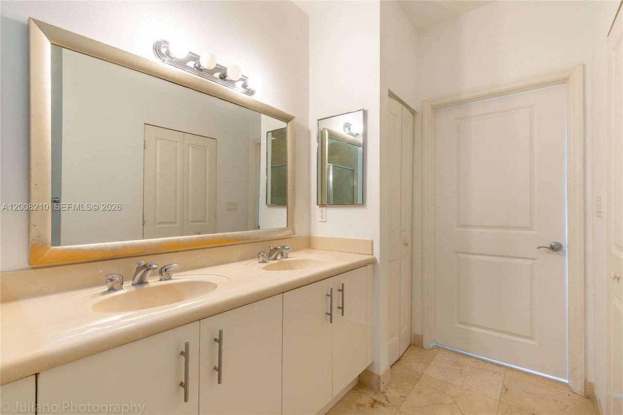 7900 Harbor Island Dr, Unit PH23, North Bay Village, FL 33141 Photo