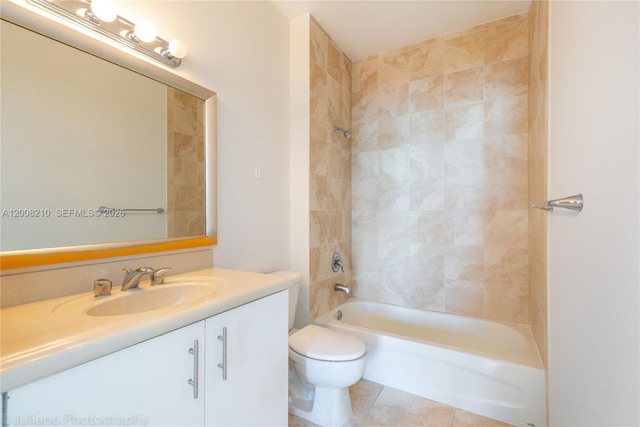 7900 Harbor Island Dr, Unit PH23, North Bay Village, FL 33141 Photo