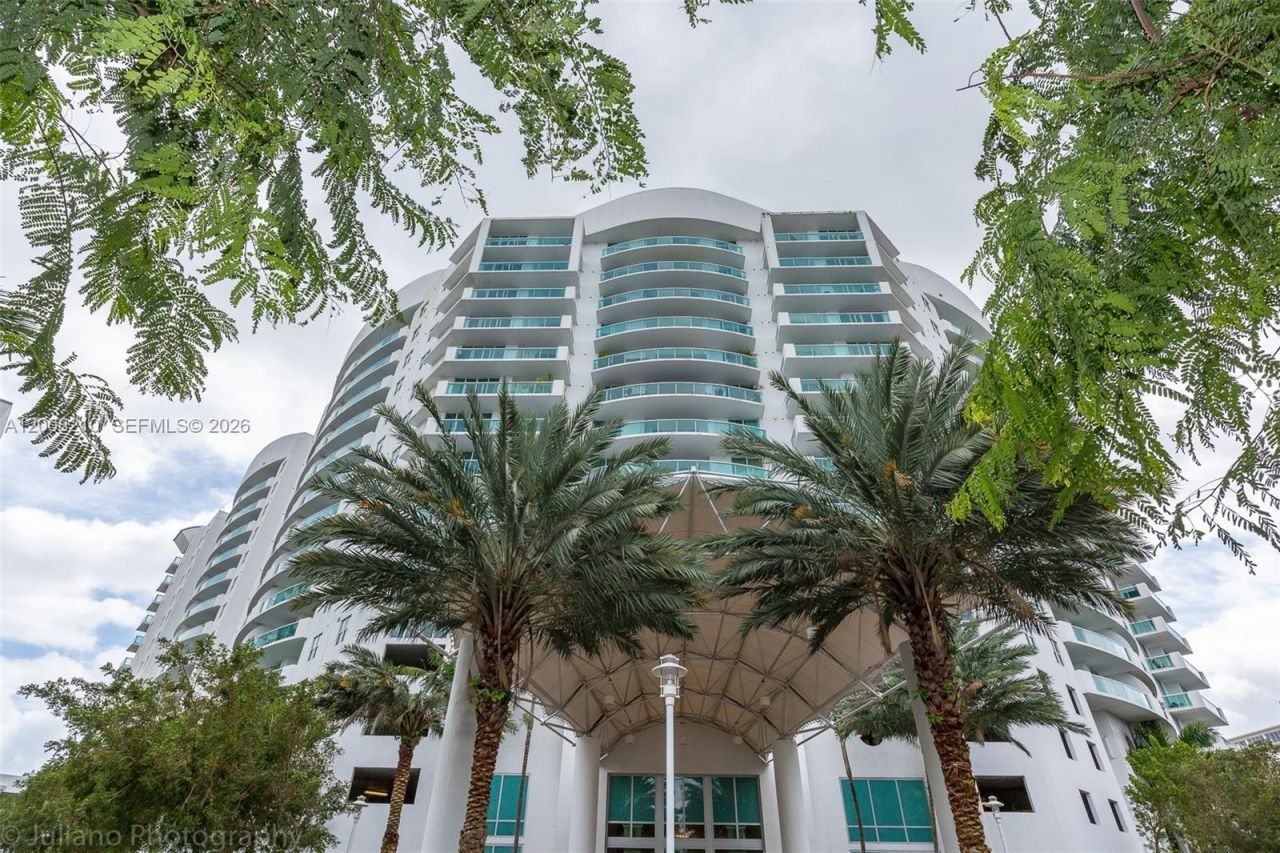 7900 Harbor Island Dr, Unit PH23, North Bay Village, FL 33141 Photo