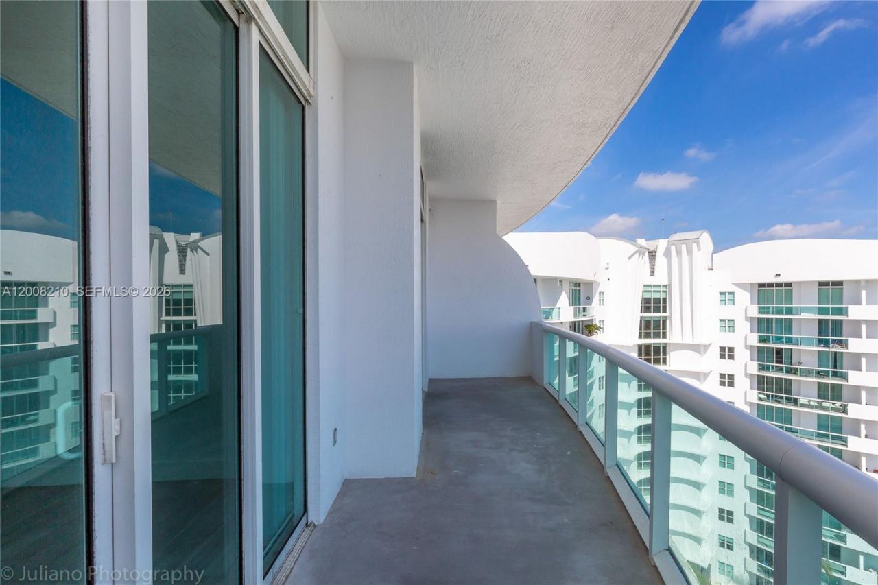 7900 Harbor Island Dr, Unit PH23, North Bay Village, FL 33141 Photo
