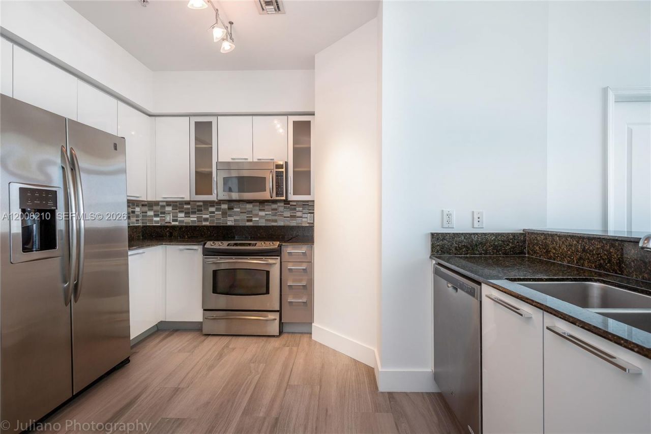 7900 Harbor Island Dr, Unit PH23, North Bay Village, FL 33141 Photo