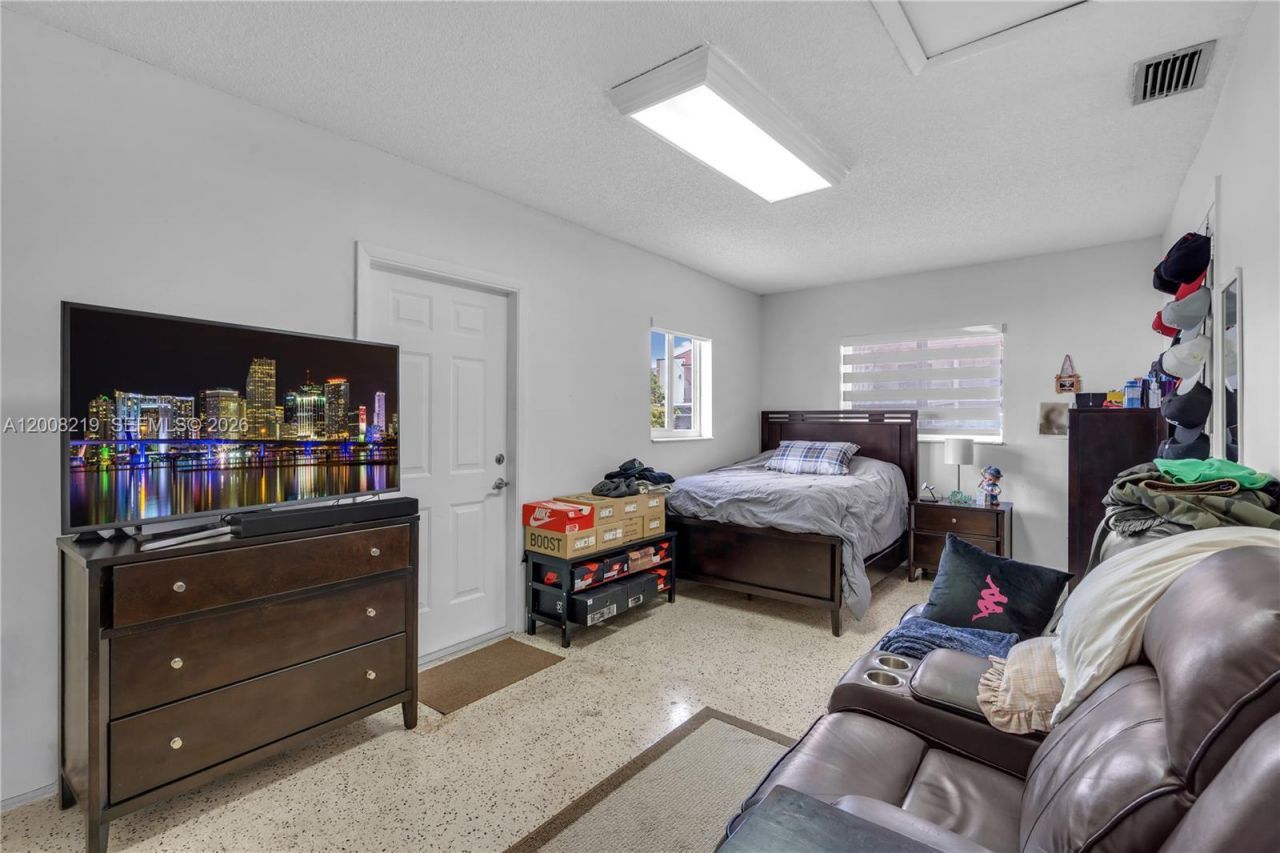 11206 SW 1st St, Sweetwater, FL 33174 Photo