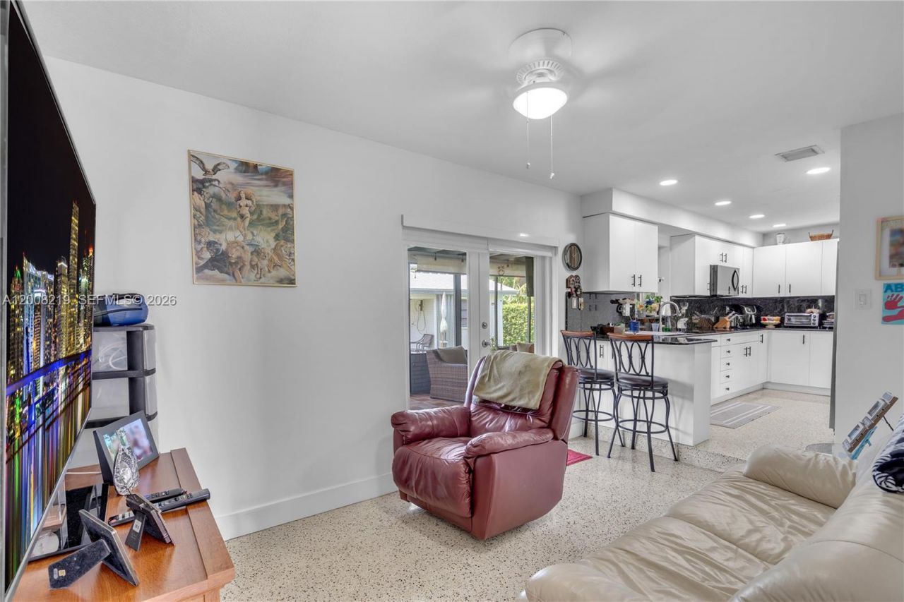 11206 SW 1st St, Sweetwater, FL 33174 Photo