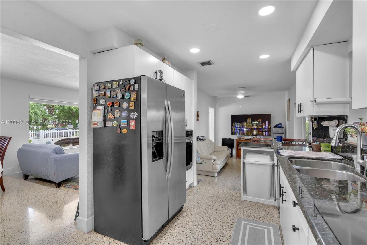 11206 SW 1st St, Sweetwater, FL 33174 Photo
