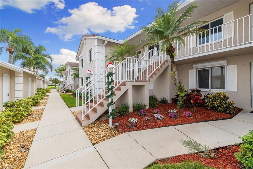 6900 Dennis Cir, Unit J-205, Naples, FL 34104 Photo